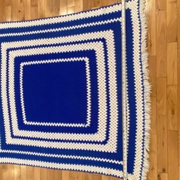 Hand Crocheted Blue White Granny Square Blanket Throw Fringe - Picture 4 of 5